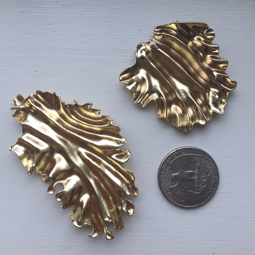⚜️[𝟯/$𝟮𝟴]⚜️Big Golden Leaf Dangle Earrings New - Picture 6 of 8